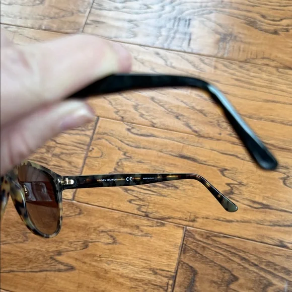 Tory Burch Tortoise Sunglasses and Orange Case - Picture 6 of 7